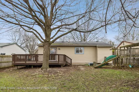 Exterior - 4017 Heathgate Dr, Lansing, MI 48910 photo 10 of 11