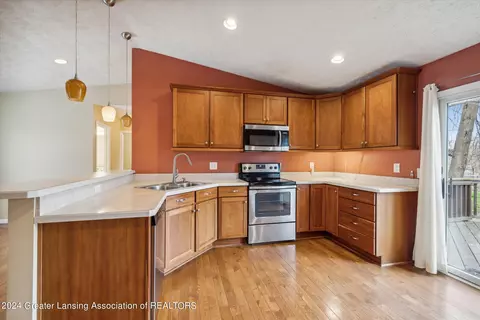 Kitchen - 4017 Heathgate Dr, Lansing, MI 48910 photo 1 of 5