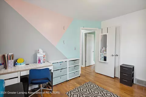 Bedroom - 4519 Devonshire Ave, Lansing, MI 48910 photo 3 of 5
