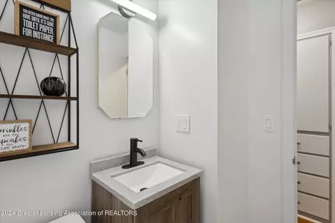 Bath - 4519 Devonshire Ave, Lansing, MI 48910 photo 2 of 3