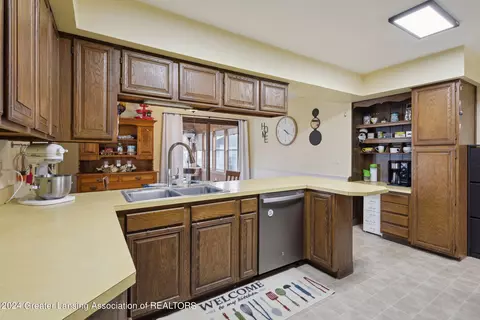 Kitchen - 4519 Devonshire Ave, Lansing, MI 48910 photo 1 of 5