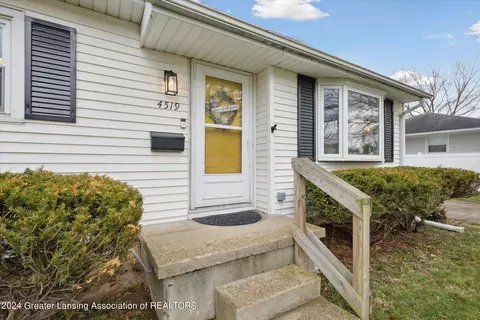 Exterior - 4519 Devonshire Ave, Lansing, MI 48910 photo 4 of 8