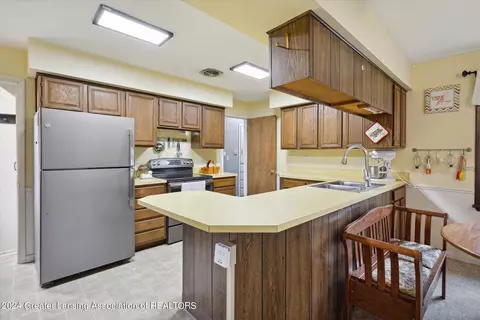 Kitchen - 4519 Devonshire Ave, Lansing, MI 48910 photo 3 of 5
