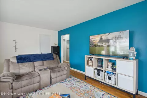 Living - 4519 Devonshire Ave, Lansing, MI 48910 photo 2 of 5