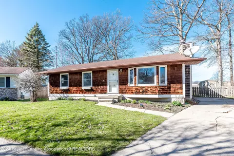 5428 Calvary Cir, Lansing, MI 48911
