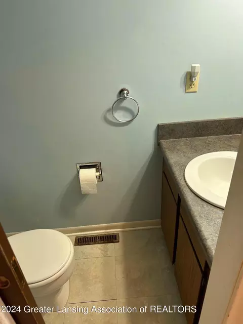 Bath - 5872 Okemos Rd, Haslett, MI 48840 photo 1 of 3