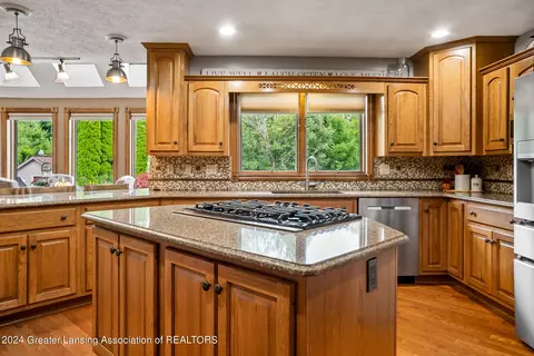 Kitchen - 11108 Eden Trl, Eagle, MI 48822 photo 4 of 11