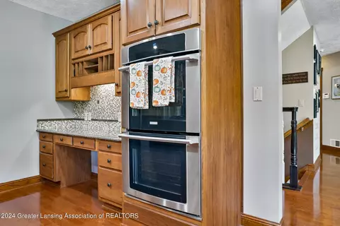 Kitchen - 11108 Eden Trl, Eagle, MI 48822 photo 9 of 11
