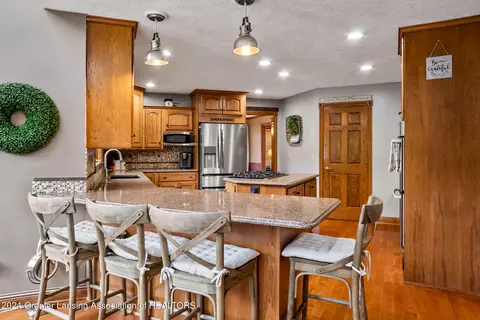 Kitchen - 11108 Eden Trl, Eagle, MI 48822 photo 7 of 11