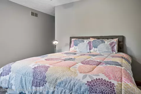 Bedroom - 11108 Eden Trl, Eagle, MI 48822 photo 8 of 13