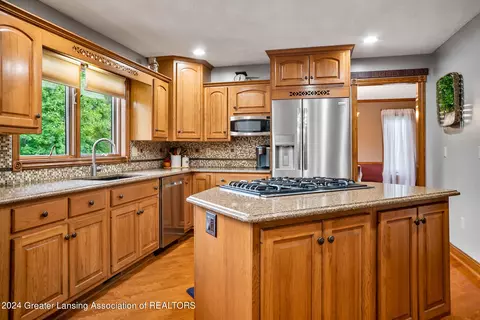 Kitchen - 11108 Eden Trl, Eagle, MI 48822 photo 6 of 11
