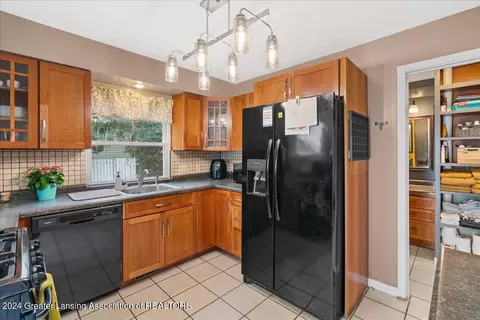 Kitchen - 228 E Thomas St, Lansing, MI 48906 photo 3 of 6