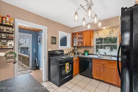 Kitchen - 228 E Thomas St, Lansing, MI 48906 photo 1 of 6