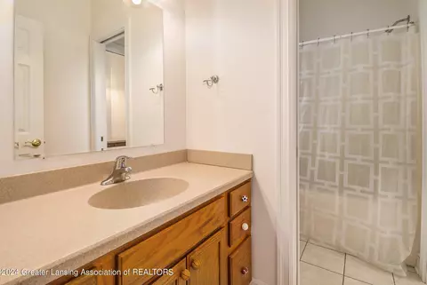 Bath - 4640 Hawk Hollow Dr, Bath, MI 48808 photo 8 of 10