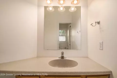 Bath - 4640 Hawk Hollow Dr, Bath, MI 48808 photo 10 of 10