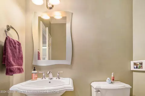 Bath - 4640 Hawk Hollow Dr, Bath, MI 48808 photo 1 of 10