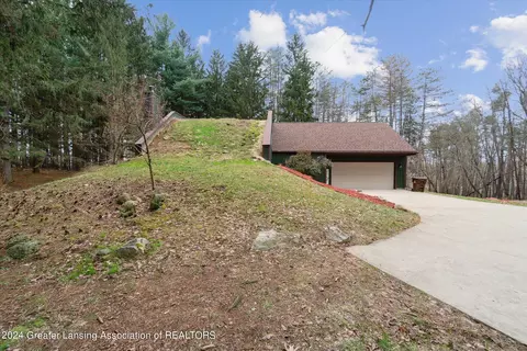 Exterior - 12684 Upton Rd, Bath, MI 48808 photo 5 of 25