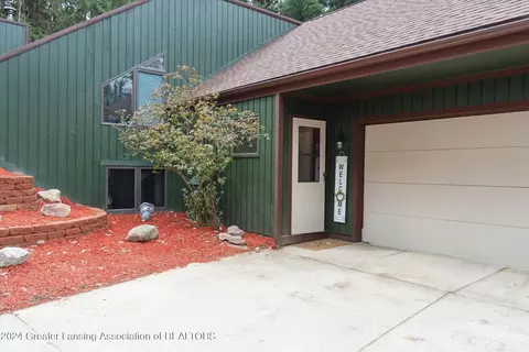Exterior - 12684 Upton Rd, Bath, MI 48808 photo 6 of 25