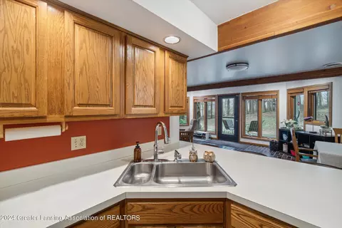 Kitchen - 12684 Upton Rd, Bath, MI 48808 photo 3 of 6