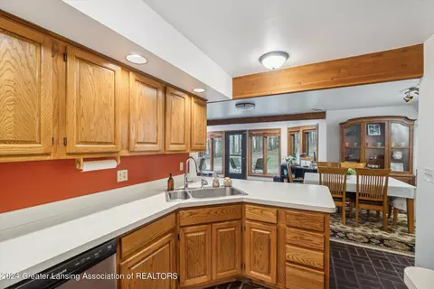 Kitchen - 12684 Upton Rd, Bath, MI 48808 photo 4 of 6