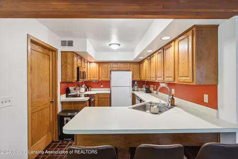 Kitchen - 12684 Upton Rd, Bath, MI 48808 photo 2 of 6