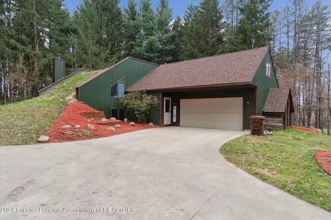 Exterior - 12684 Upton Rd, Bath, MI 48808 photo 3 of 25