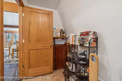 Kitchen - 12684 Upton Rd, Bath, MI 48808 photo 6 of 6