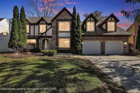 962 Whittier Dr, East Lansing, MI 48823