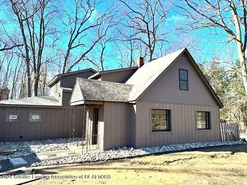 9450 E State Rd, Haslett, MI 48840