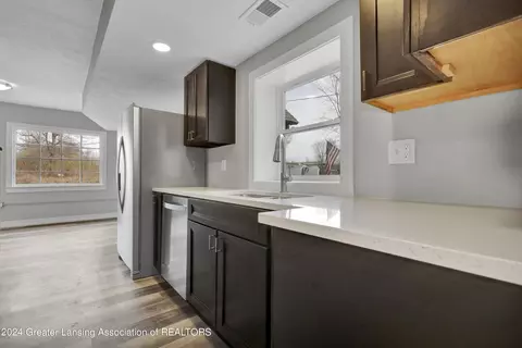 Kitchen - 9450 E State Rd, Haslett, MI 48840 photo 6 of 7