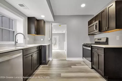 Kitchen - 9450 E State Rd, Haslett, MI 48840 photo 3 of 7