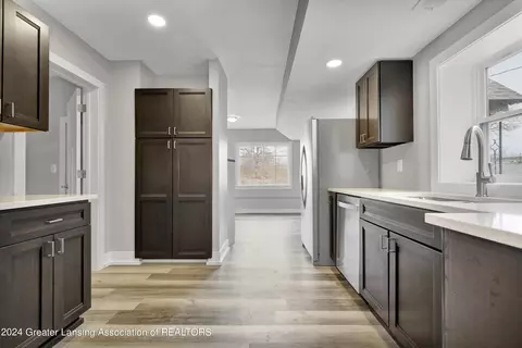 Kitchen - 9450 E State Rd, Haslett, MI 48840 photo 4 of 7