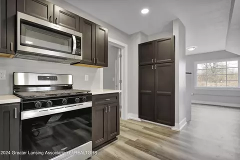 Kitchen - 9450 E State Rd, Haslett, MI 48840 photo 5 of 7