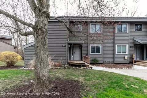 5447 Wild Oak Dr, East Lansing, MI 48823
