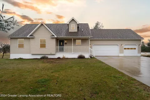 8020 Royal Gala Rd, Saint Johns, MI 48879