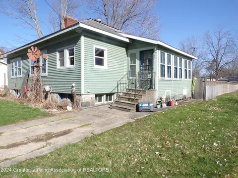 Exterior - 210 E Catherine St, Bellevue, MI 49021 photo 3 of 5