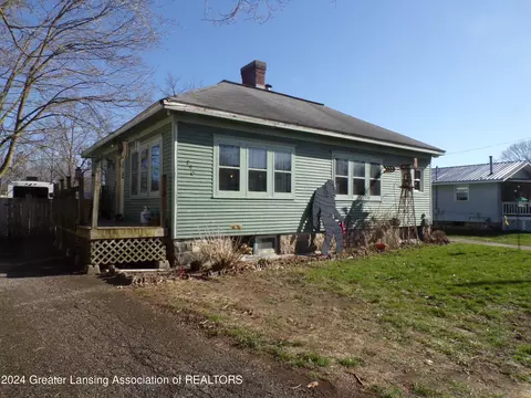 Exterior - 210 E Catherine St, Bellevue, MI 49021 photo 2 of 5
