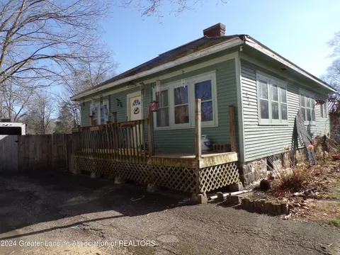 210 E Catherine St, Bellevue, MI 49021