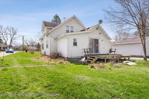 Exterior - 911 E Willoughby Rd, Lansing, MI 48911 photo 4 of 6