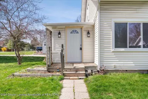 Exterior - 911 E Willoughby Rd, Lansing, MI 48911 photo 2 of 6