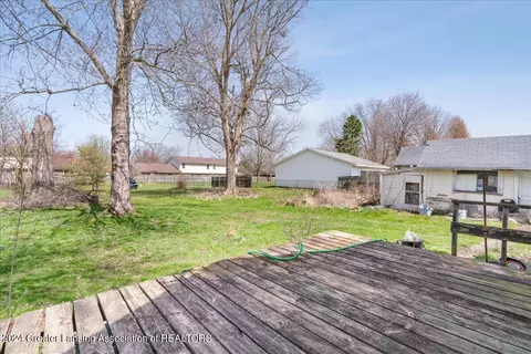 Exterior - 911 E Willoughby Rd, Lansing, MI 48911 photo 5 of 6