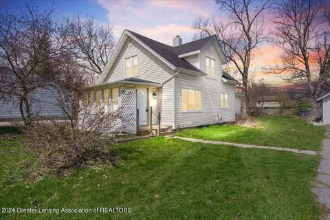 911 E Willoughby Rd, Lansing, MI 48911