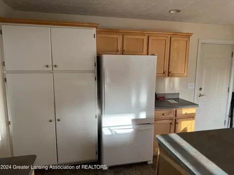 Kitchen - 13180 Upton Rd, Bath, MI 48808 photo 2 of 2