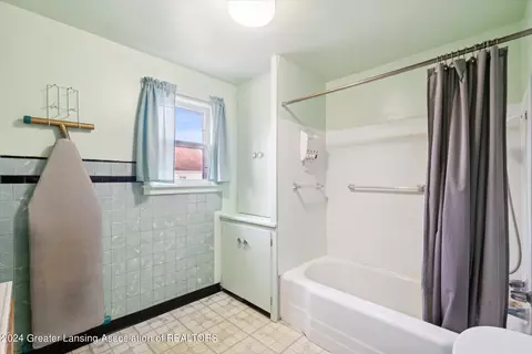 Bath - 8105 N Welling Rd, Elsie, MI 48831 photo 1 of 2