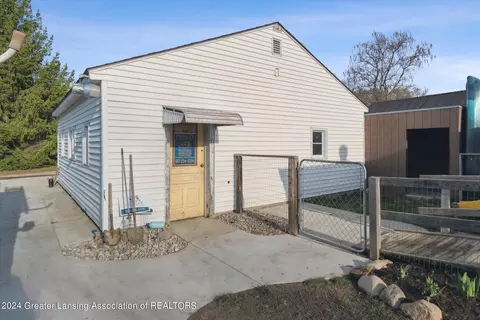 Exterior - 8105 N Welling Rd, Elsie, MI 48831 photo 11 of 13