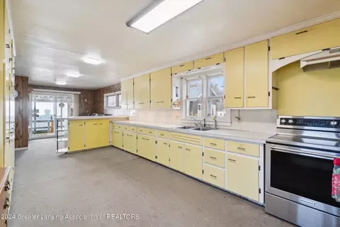 Kitchen - 8105 N Welling Rd, Elsie, MI 48831 photo 3 of 3