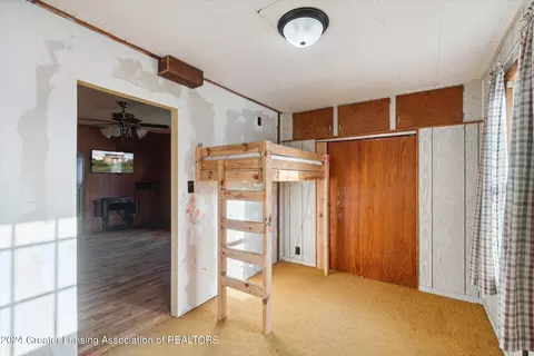 Bedroom - 8105 N Welling Rd, Elsie, MI 48831 photo 1 of 4