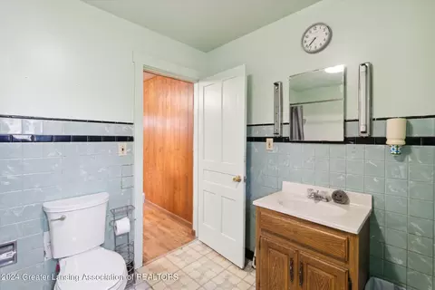 Bath - 8105 N Welling Rd, Elsie, MI 48831 photo 2 of 2