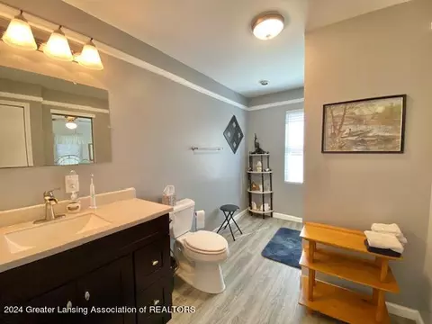Bath - 4157 Ballantine Rd, Dewitt, MI 48820 photo 4 of 4