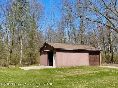 Exterior - 4157 Ballantine Rd, Dewitt, MI 48820 photo 5 of 8